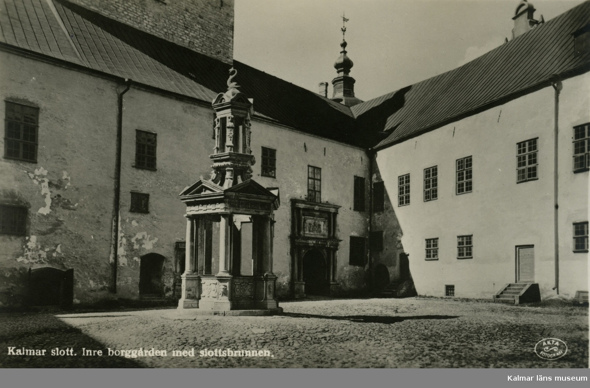 Kalmar slott. 
Inre borggården med slottsbrunnen.