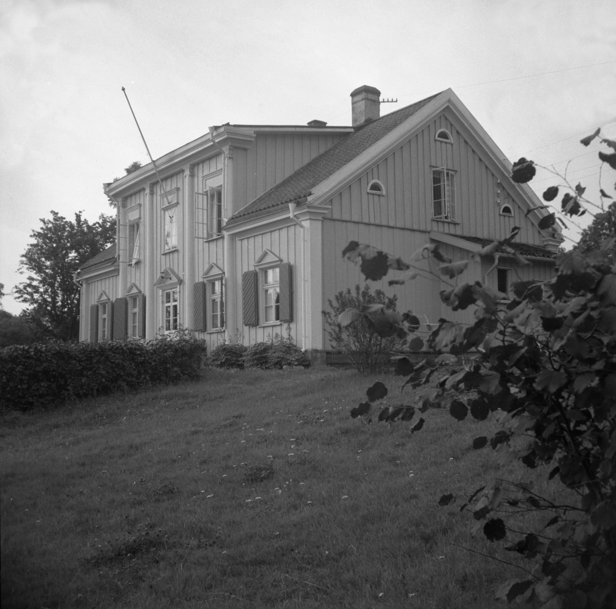 Rosenborgs herrgård år i början av 1950-talet. Efter att ha ägts under en lång tid av Missionsförsamlingen hyrs fastigheten idag av Montessori-skolan Stellatus.