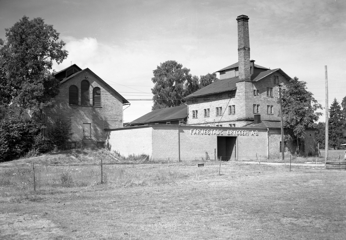 Färjestads bryggeri på en bild från 1951. Bryggeriet låg längs med ...