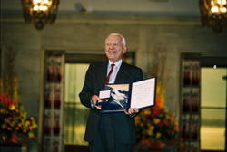 Nobels Fredspris 1995..Dr Joseph Rotblat og dr Francesco Cal