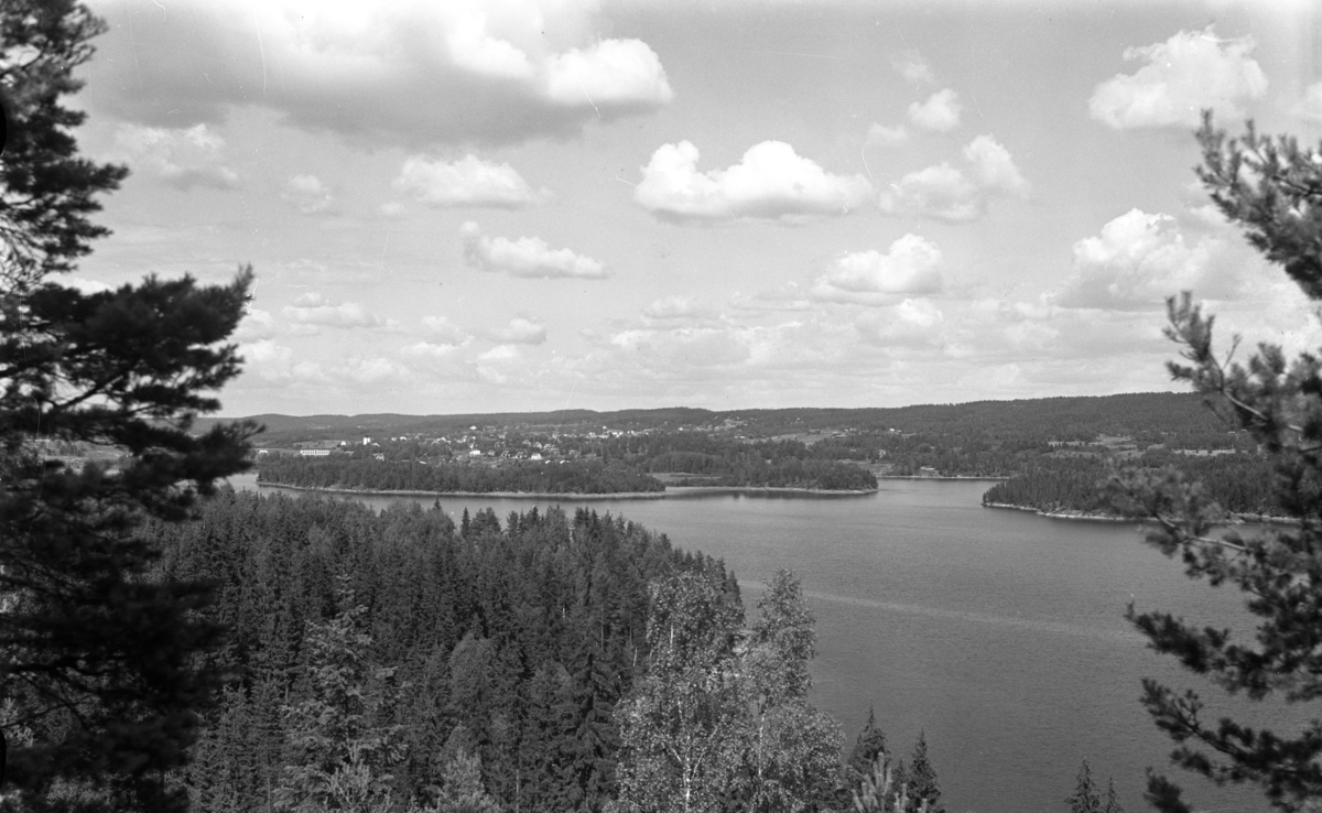 Årjäng på andra sidan sjön år 1943.