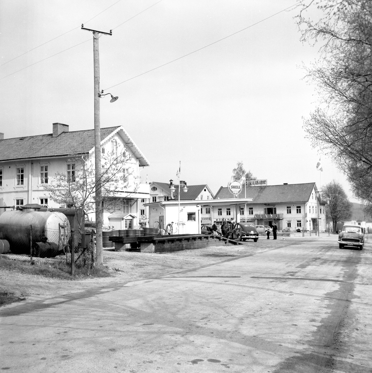 Någonstans i Värmland - från slutet av 1950-talet. Kommentar från användare: "Östmarksvägen ner mot torget i Torsby".