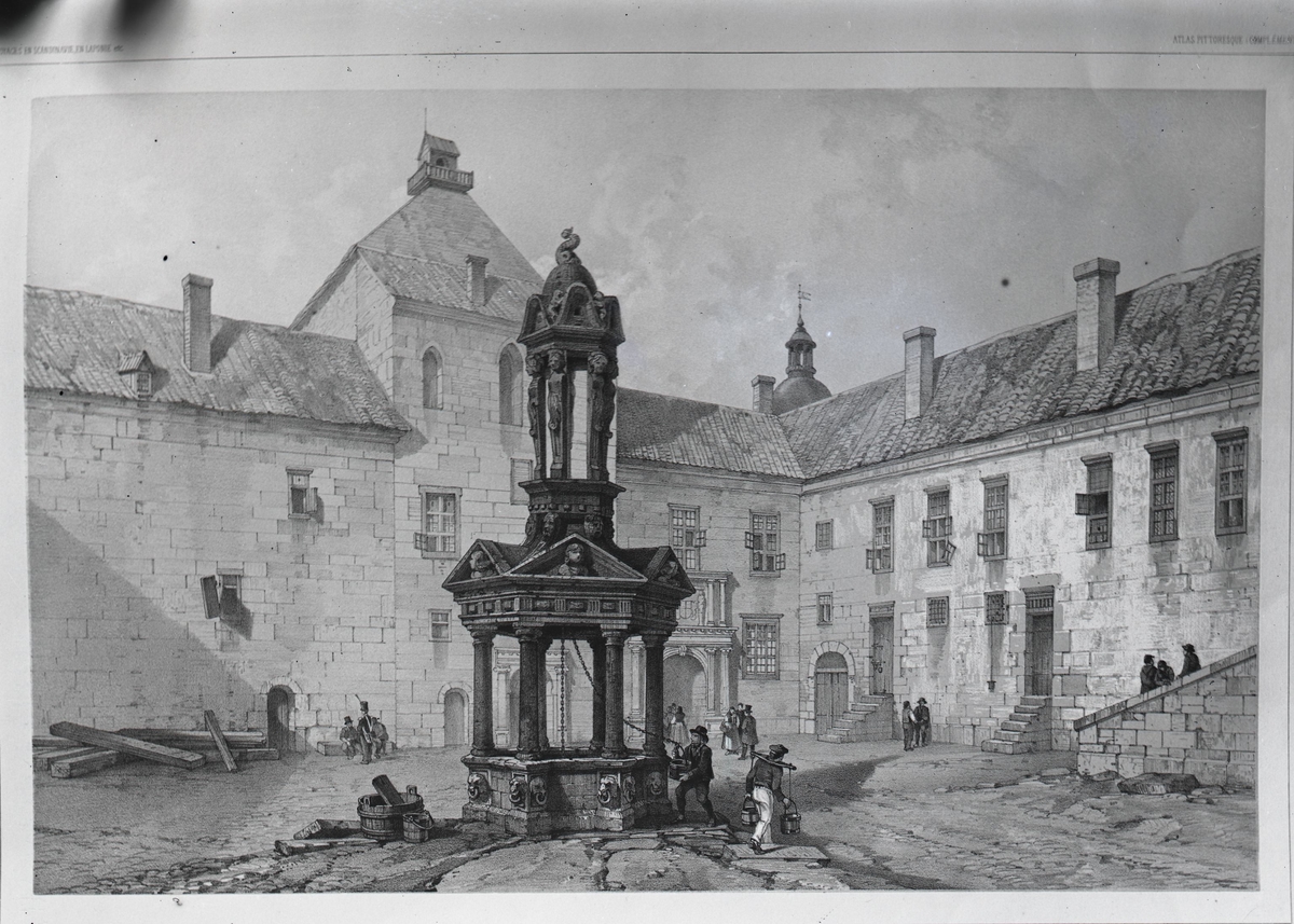 Brunnsöverbyggnad från år 1578.  Renässansborggård.  
På 1570-talet knöts bröderna Johan Babtista och Dominicus Pahr till slottsbygget 
som då fick sin nuvarande renässansstil.