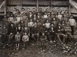 Arbeidere ved Borrgaarsds teglverk i Sarpsborg, ca. 1906.
