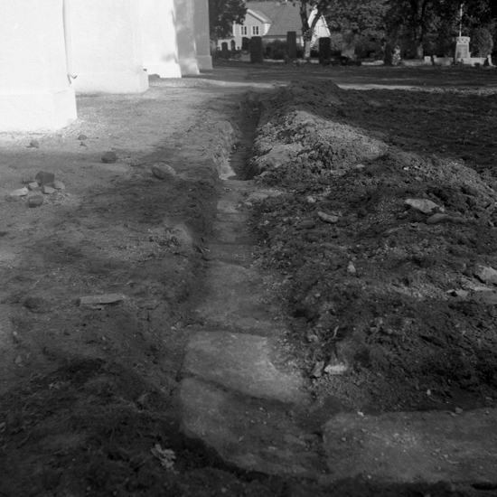 Berga gamla kyrka. Arkeologisk utgrävning av grunden. 1956.