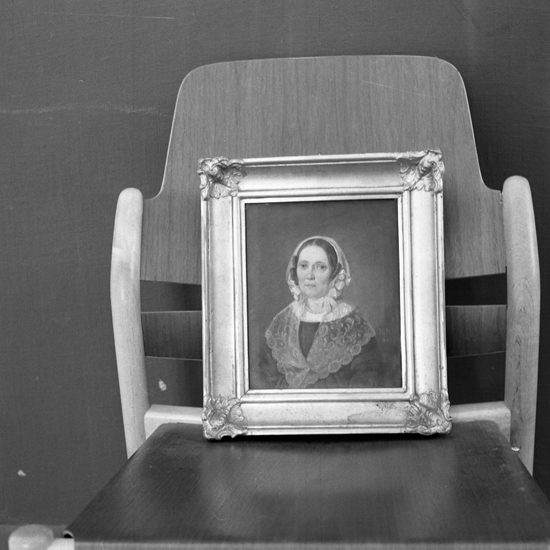Porträtt föreställande fru Wahlqvist, Växjö. I Smålands museums samlingar.