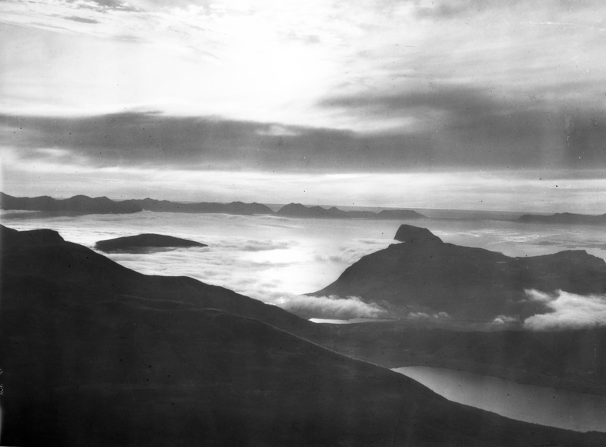 Flyfoto, Med Møkkelandsvannet Og Kaltdalen Nede Til Høyre. Andøya I 