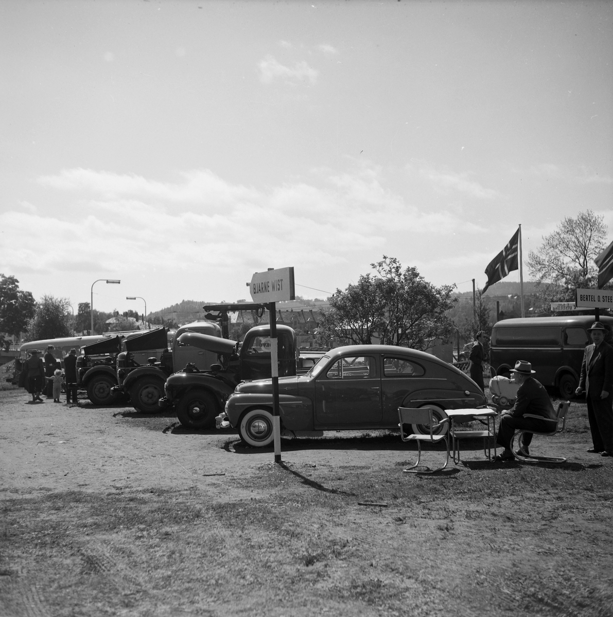 Bilutstillingen på ytre Kongsgård 1953. Bjarne Wist