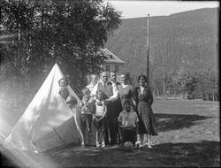 Familie på tur, telt