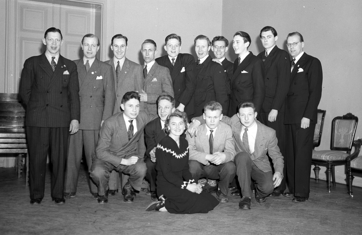 GGIK:s fest på Stadshuset. 21 februari 1948. Gävle Godtemplares Idrottsklubb, bildad 1906 som bl.a bedriver fotboll, innebandy och ishockey. Klubben kallades populärt för"GGIK", "Godis", "Saftpiraterna" eller "Saftis". En blandning av nykterhetsförening och sportklubb.

