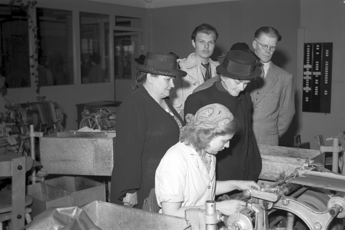 Studiebesök på Tobaksmonopolet. 3 juni 1947. Reportage för Arbetarbladet.