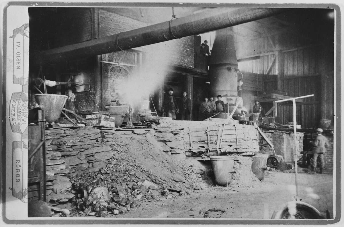 Interiør fra smeltehytta på Røros ca 1894