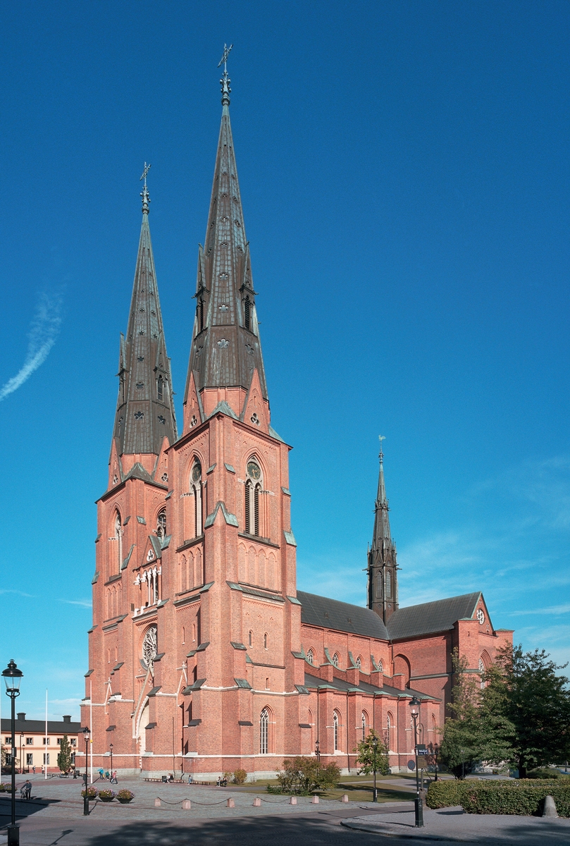 Uppsala domkyrka från sydväst, 2013