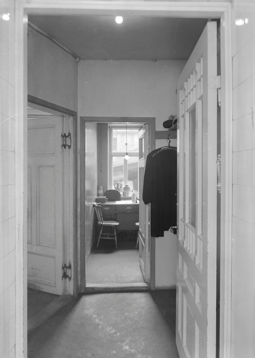 Johan O. Helgesen, butikk i Mellomveien 2