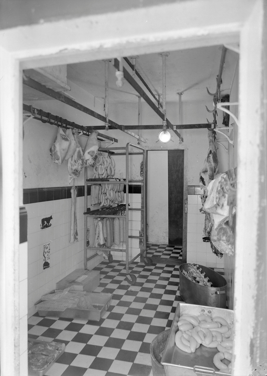 Johan O. Helgesen, butikk i Mellomveien 2