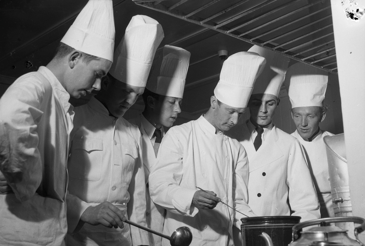 Elever ved kokkeskolen