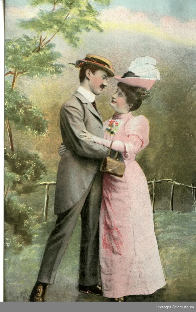 Postkort  romantisk tegning av kvinne og mann omfanver hverandre.