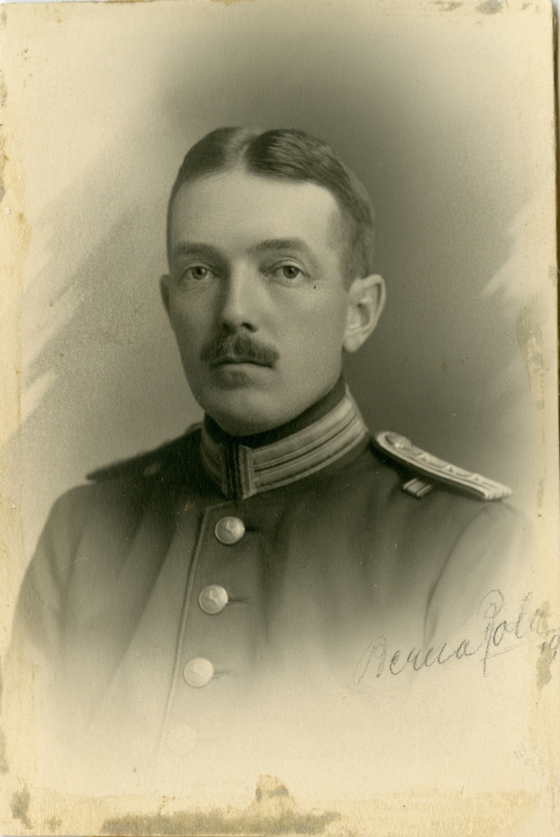 Porträtt av Torsten Serrander, kapten vid Hälsinge regemente I 14.