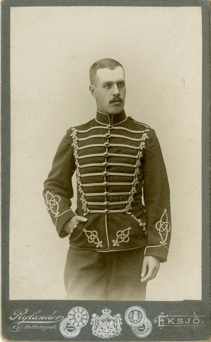 Porträtt av Ivar Trägårdh, officersvolontär vid Smålands husarregemente K 4.