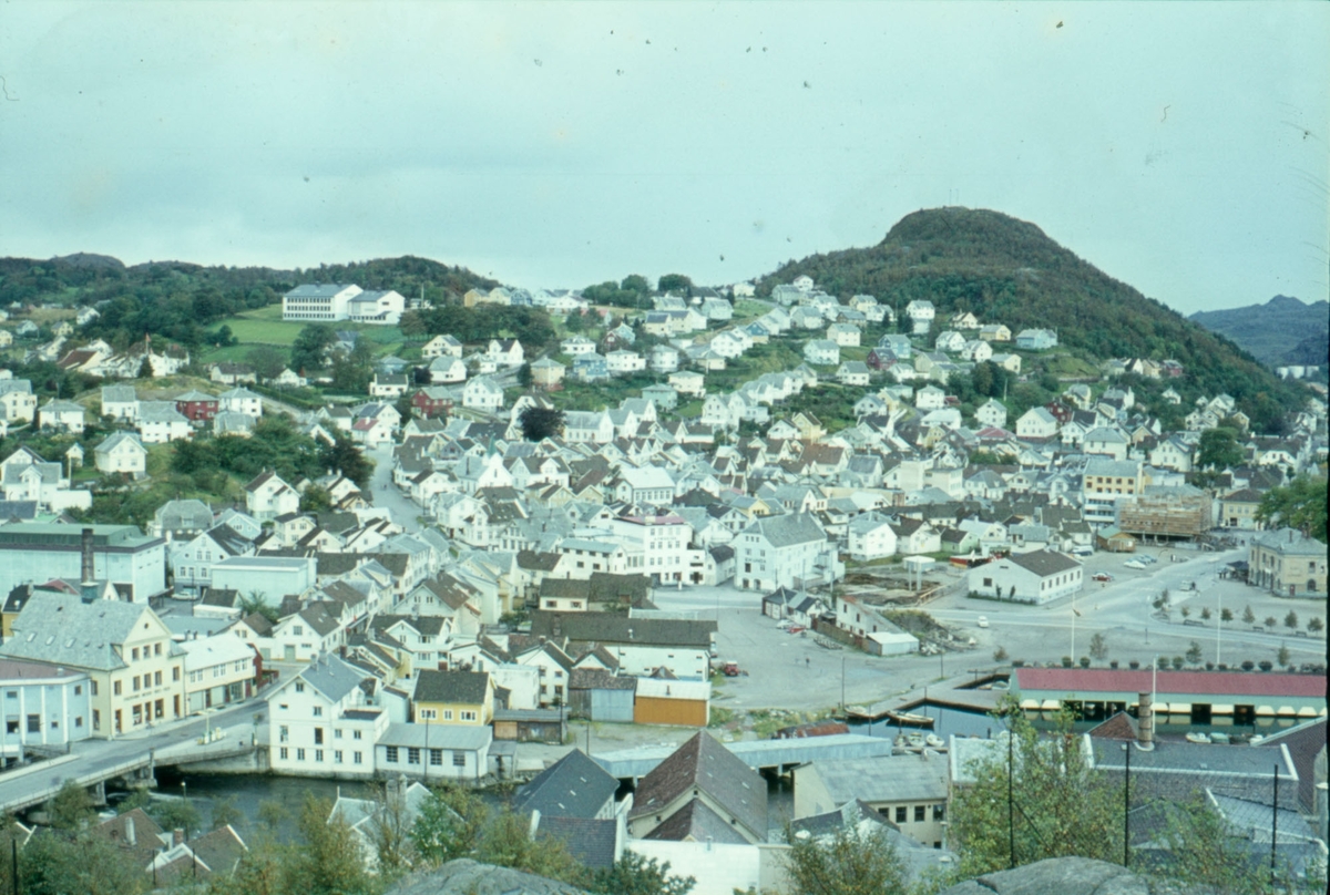 Egersund sentrum og Husabø sett fra Kråkefjellet