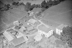 Bø gård, Follebu, Gausdal, 1952, nærbilde av bygningsmassen,