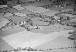 Gårdsbruk i Midtbygda, Østre Gausdal, Sønstevold i forgrunne