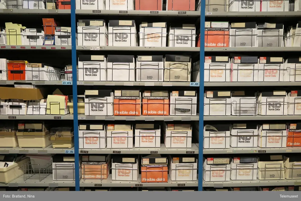 Disketter fra samlingen etter Norsk Data i Telemuseets magasin på Fet