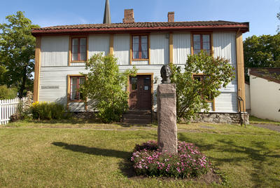 Gjester som kan vise billett fra besøk på Kirsten Flagstad Museum samme dag, vil få inngang til halv pris på Domkirkeodden. (Foto/Photo)