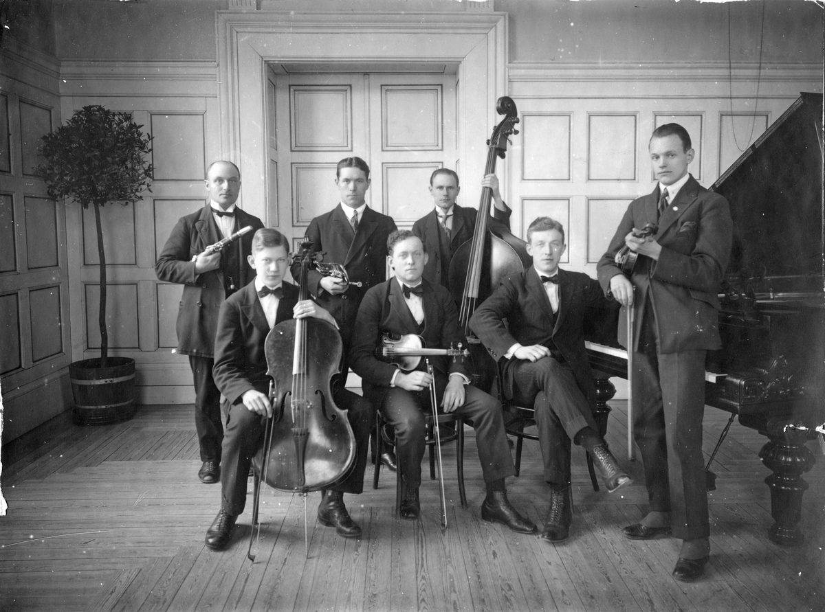 Tule Stärners kapell, 1924 Gröndahl, Gustafsson, Wallström, Nyman, Birath, Blomqvist & Stärner.