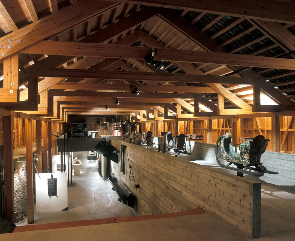 Roof constructions in glulam and wood, and concrete ramps by Sverre Fehn in Storhamarlåven.