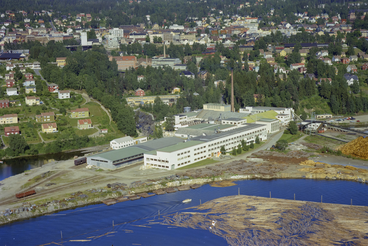 Mesna Kartongfabrikk, Lillehammer, vann, vatn, skog, kulturlandskap, industri, bygninger.