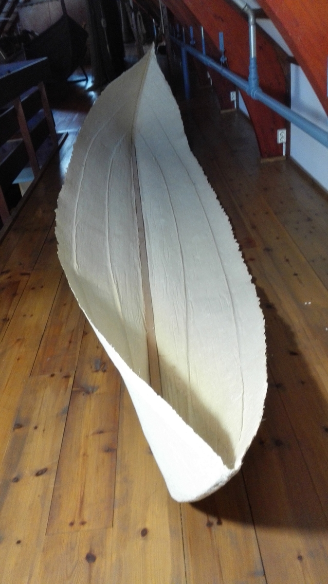Stilisert modell robåt, lagai pappmache