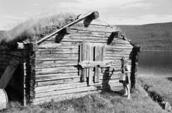 Tur til Utsjok, Finland april 1968.. Laftet gammelt hus på k