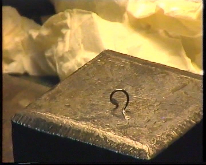 Garmann Holen lagar fiskestong. 
13.03.2000: Handtak, holkar
15.03.2000: Laging av bøylar. Surring, lukking.
Lengde: 00.00-35.07.