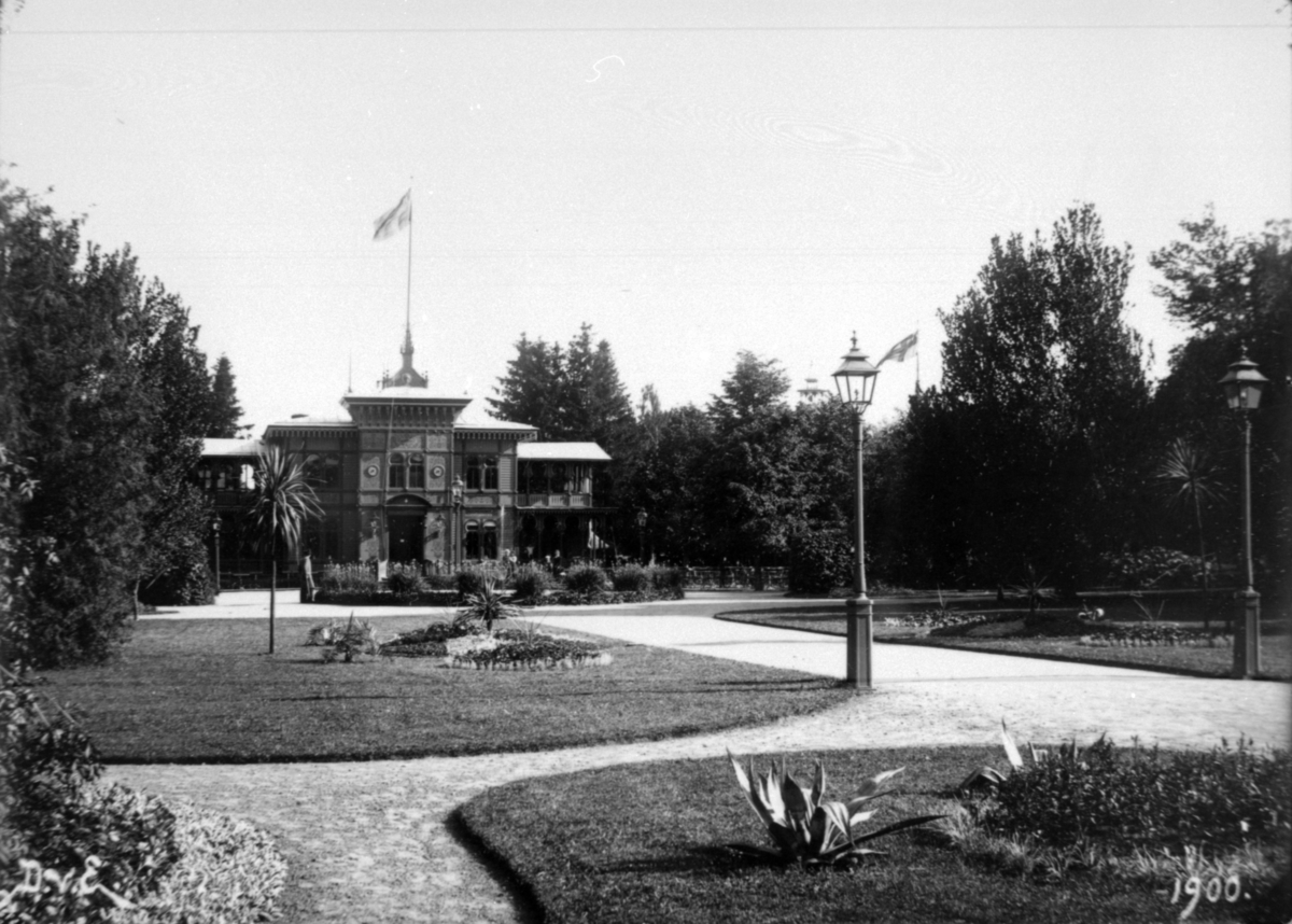 Linköpings Trädgårdsförening, anlades 1859 av ett bolag på ett av Serafimerordensgillet arrenderat område. Den välskötta anläggningen utvidgades 1871 och är upplåten för allmänheten mot det att staden till bolaget årligen erlägger ett belopp av 300 rdr.  Restaurangen byggdes 1881 efter ritningar av Rudolf Ström, dess fasad ändrade utseende många gånger. Restaurangen brann ner till grunden 14 april 1977 och har inte återuppbyggts.