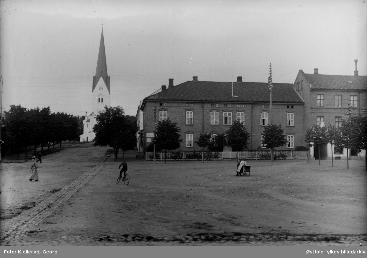 Hamar domkirke og Kirkegata i Hamar.