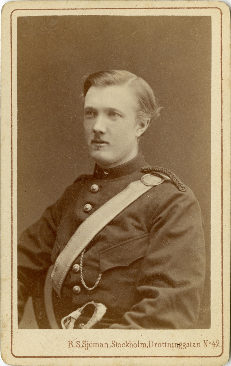 Porträtt av Carl Wilhelm Adolf Wall, underlöjtnant vid Svea artilleriregemente A 1.