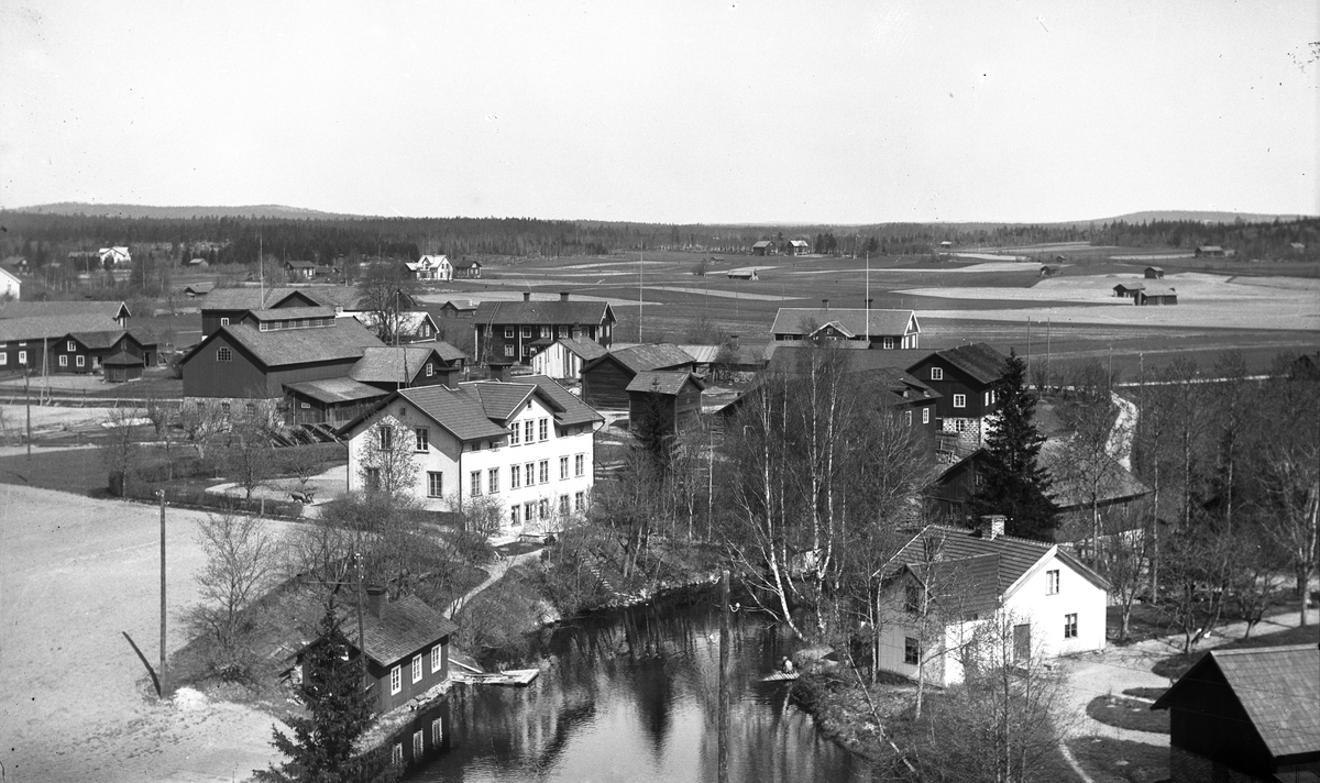 Vallbyån som rinner genom Bro by, Storvik.