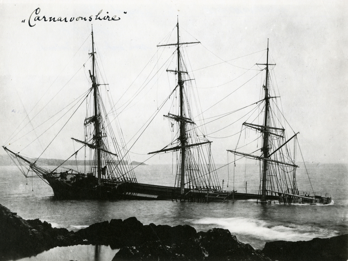 Fullrigger 'Carnarvonshire' (b.1876, Royden, Liverpool), - som vrak ved Cork, Irland.