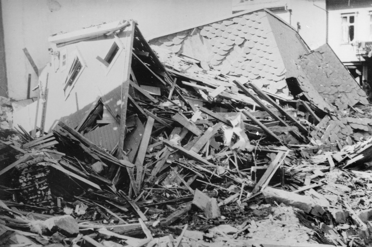 Hus skadd etter bombinga av Odda