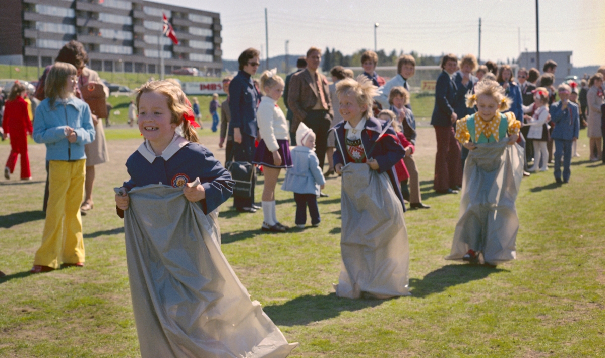 17.maifeiring, Strømmen, reportasjebilder