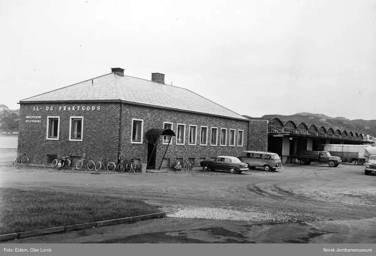 Bodø stasjon, il- og fraktgodsekspedisjonen