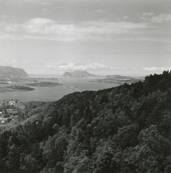 Utsikt fra Blindheimsfjellet med retning sør og vest.