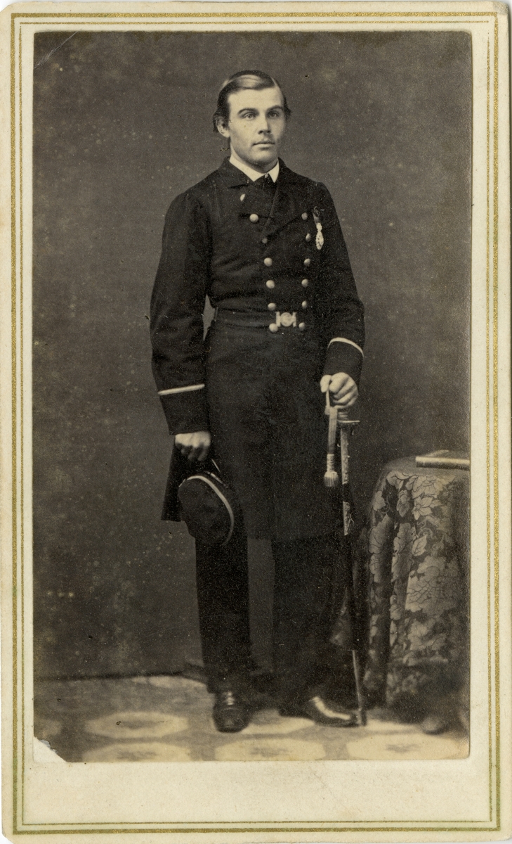 Porträtt av Axel Theodor Thunberg, officer vid Flottan.