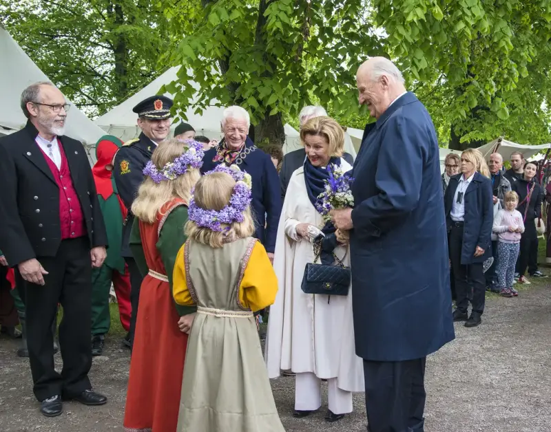 Kongeparet og blomsterpiker