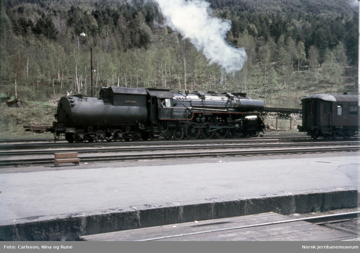 Damplokomotiv type 49a nr. 463 på Dombås stasjon