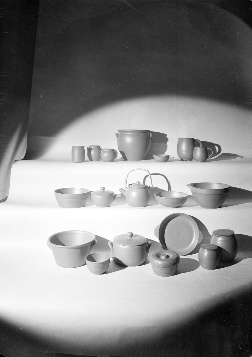Keramik från Upsala-Ekeby AB, Uppsala 1942