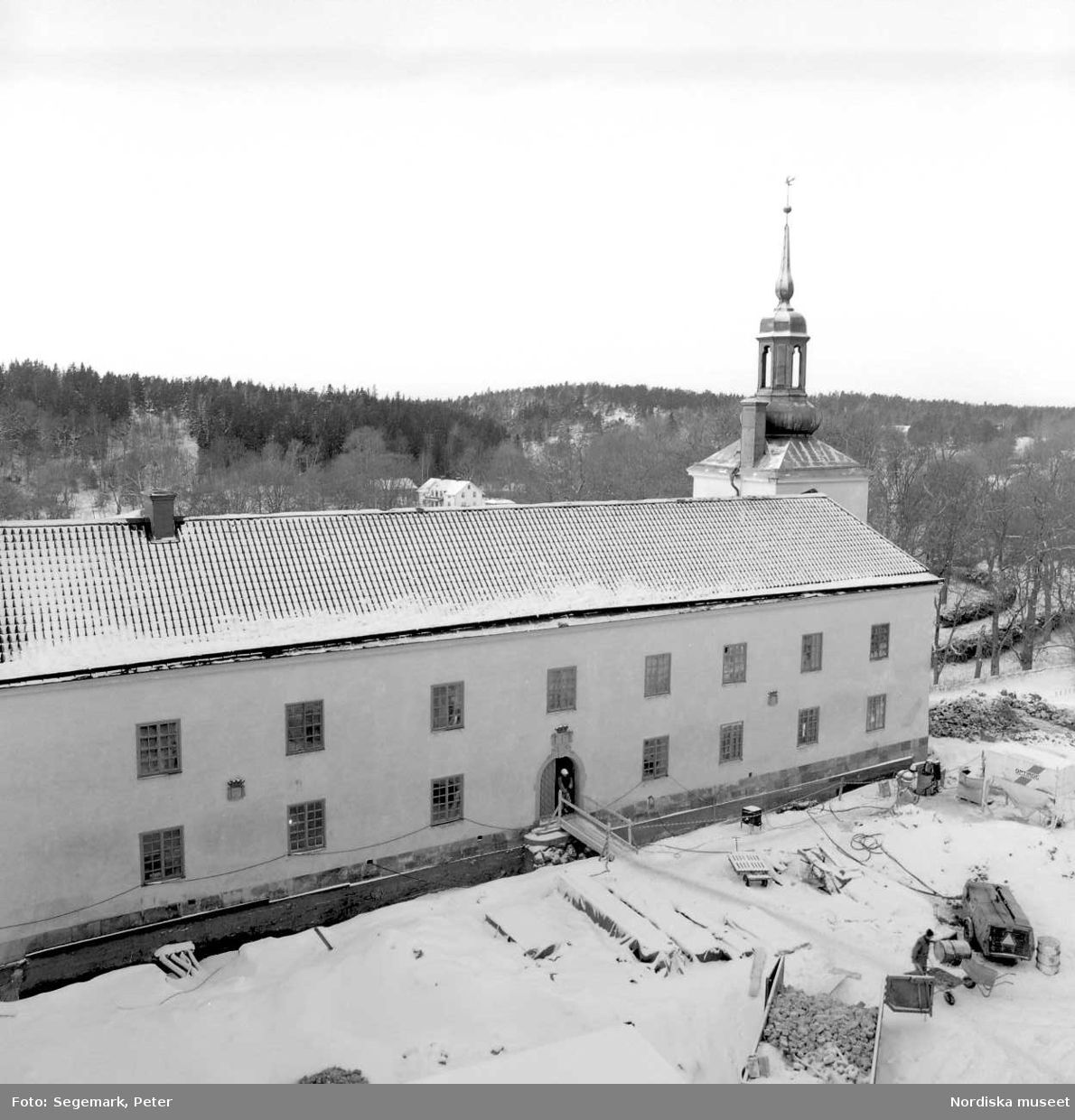 Dokumentation av  Tyresö slott under restaurering av flygeln. Ombyggnad av biblioteksflygeln.