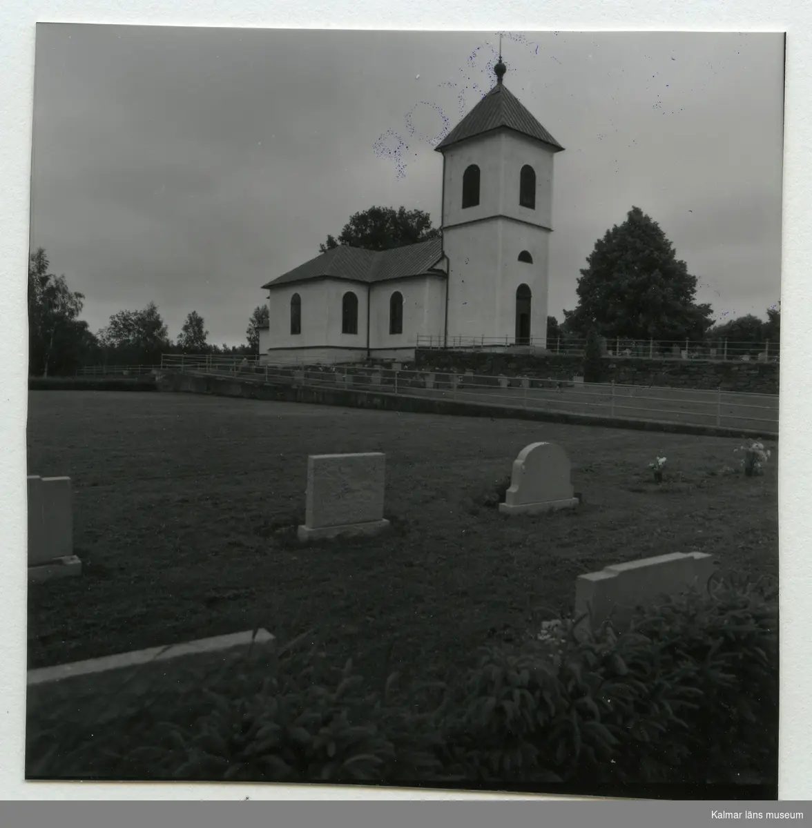 Den tidigare kyrkan i Hälleberga, som brann ned 1976.