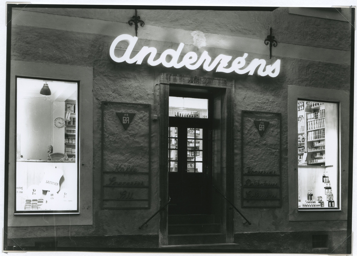 Fasaden till AB Bröderna Anderzéns butik på Kaggensgatan.